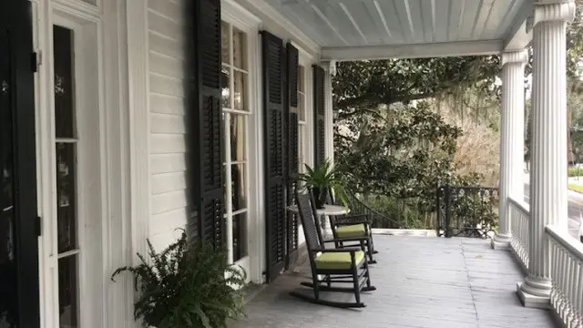 Ilustrasi Teras Rumah (Photo by Julianne Clark on Unsplash)