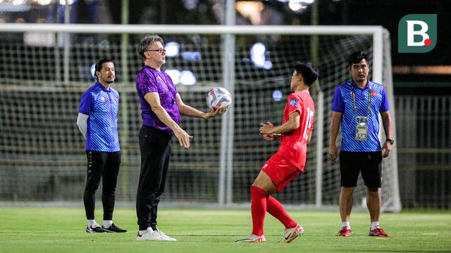 Foto: Wajah Tegang Pelatih Vietnam Jelang Laga Melawan Timnas Indonesia di Kualifikasi Piala Dunia 2026 zona Asia