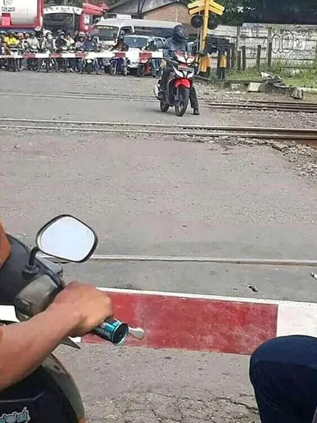 Kelakuan nyeleneh (Sumber: Instagram/recehtapisayang)