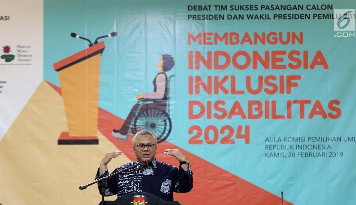 Ketua KPU, Arief Budiman saat membuka debat tim sukses Capres/Cawapres di Jakarta, Kamis (28/2). Debat diselenggarakan Pokja Implementasi UU Penyandang Disabilitas, bertema Membangun Indonesia Inklusif Disabilitas 2024. (Liputan6.com/Helmi Fithriansyah)
