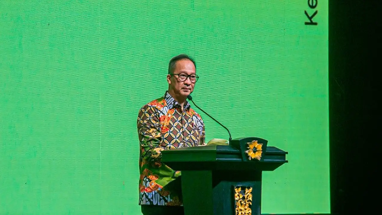Menteri Perindustrian Agus Gumiwang Kartasasmita