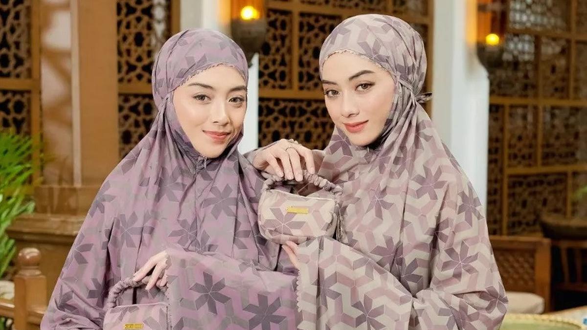 5 Rekomendasi Model Mukena Cantik yang Bikin Ibadah Khusyuk, Tren Terbaru 2025
