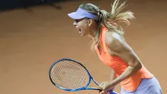Ekspresi Maria Sharapova usai mengalahkan Roberta Vinci dalam pertandingan putaran pertama Grand Prix WTA di Stuttgart, Jerman (26/4). Sharapova berhasil menang pada pertandingan pertamanya setelah terbebas dari hukuman. (AFP Photo/Thomas Kienzle)
