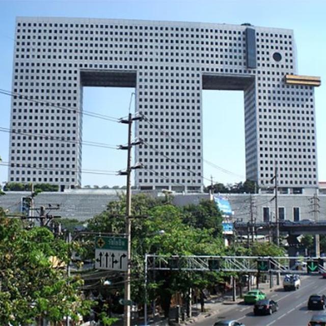 7 Arsitektur Bangunan Ini Nyeleneh, Ada Rumah Seperti Jamur