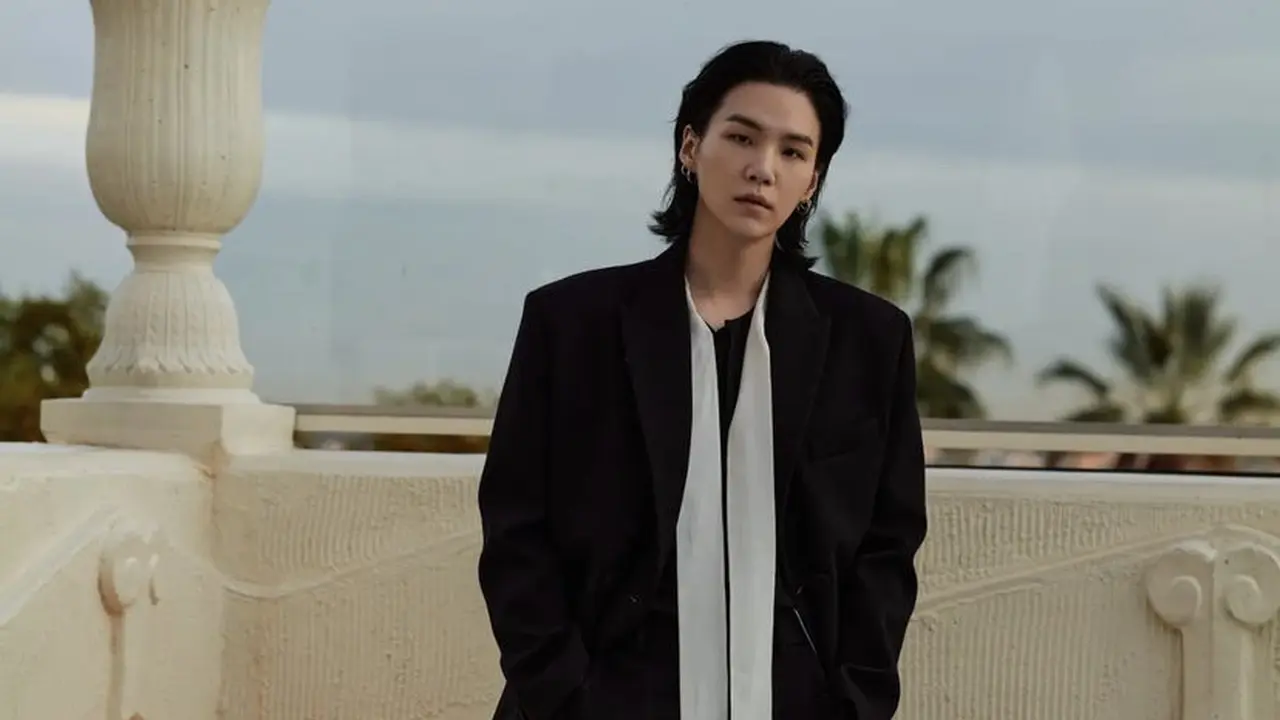 Potret Suga BTS jadi Brand Ambassador Valentino, credit : (@agustd)