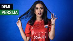 Berita video wawancara singkat Suroya, salah satu Jak Angel yang mengaku pernah putus hubungan dengan pacar demi menonton pertandingan Persija Jakarta.