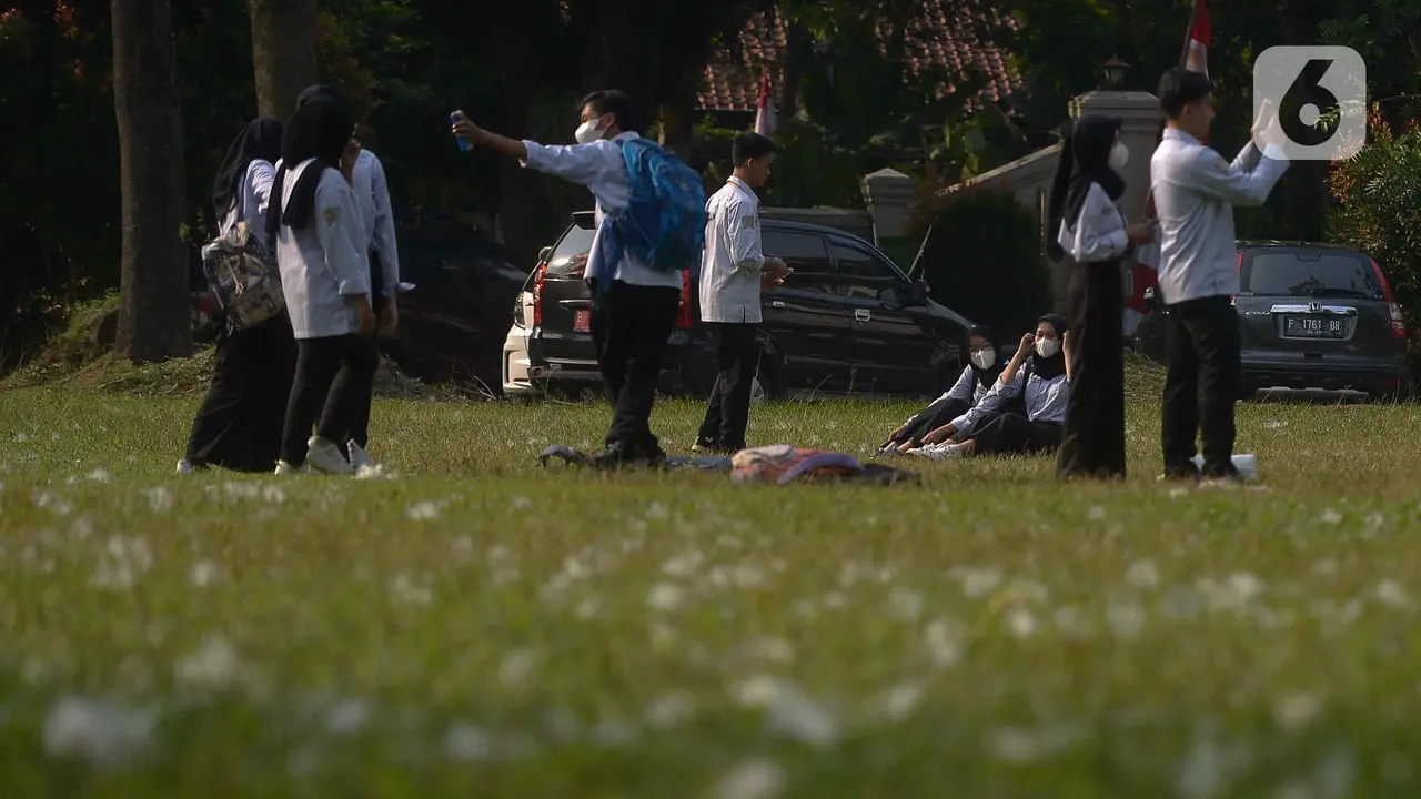 Guguran Kapas di Kampus IPB Jadi Lokasi Swafoto