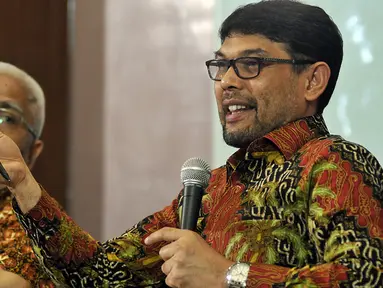 Nasir Djamil (kanan) memberi pandangannya saat diskusi revisi UU KUHP di Gedung DPR, Jakarta, Selasa (15/3/2016). Nasir menyebut terjadi perdebatan alot antara pemerintah dengan Panja RUU KUHP terkait penetapan hukuman mati (Liputan6.com/Johan Tallo)