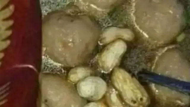6 Tingkah Kocak Orang Makan Bakso di Tempat Ini Bikin Penjual Geleng Kepala