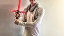 Sebelum memasuki dunia Star Wars, aktor berusia 31 tahun ini ternyata belajar soal film dan Video di Penn State. (instagram/joonassuotamo)
