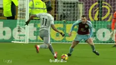 Anthony Martial jadi pahlawan kemenangan Manchester United 1-0 atas Burnley di pekan ke-24 Liga Inggris lewat gol roket jarak dekat. Tapi peran Romelu Lukaku tak bisa dielakkan, striker Setan Merah itu menjadi kreator utama terciptanya gol Martial. ...