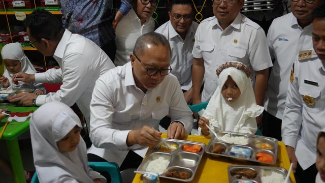 Stunting Bisa Dicegah! Menko Zulhas Pastikan Program Makan Bergizi Gratis Perhatikan Standar Gizi