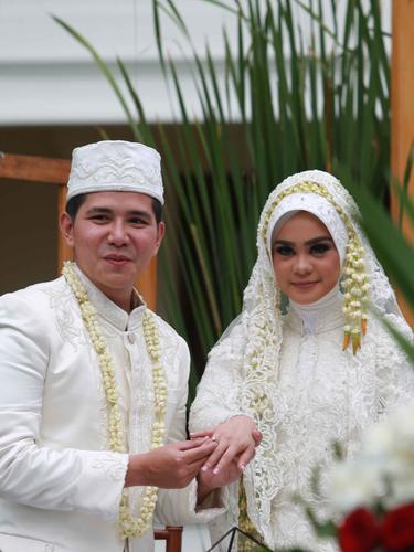 Zaskia Adya Mecca Terharu Lihat Haykal Kamil Menikah News Entertainment Fimela Com