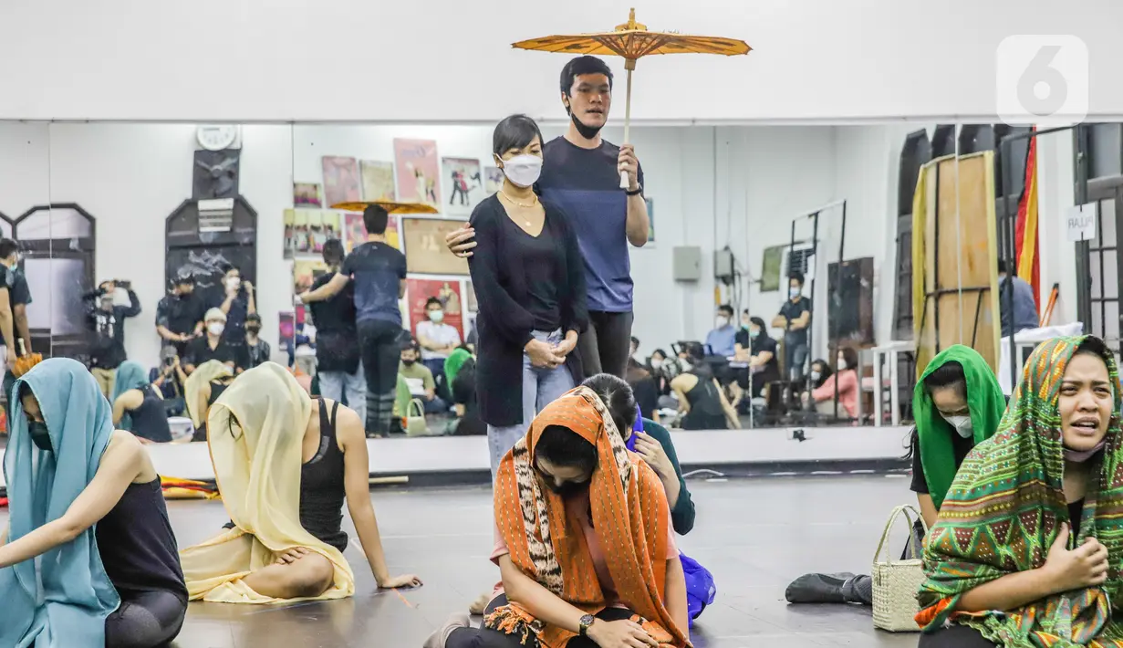 Pemeran terpilih mengikuti latihan serial musikal yang diadaptasi dari novel Siti Nurbaya: Kasih Tak Sampai di Jakarta, Jumat (29/05/2021). Naskah cerita ini ditulis Chriskevin Adefrid (TEMAN) bekerja sama dengan Latifah Maurinta, Veronica Gabriella, Ilya Aktob A M. (Liputan6.com/Pool)