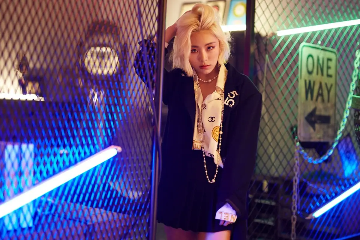 [Bintang] Lirik Lagu Whee In MAMAMOO feat Sik-K, Easy