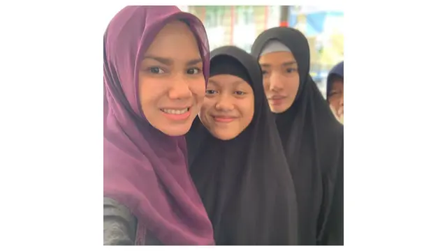 5 Potret Laura Meizani Mawardi, Putri Nikita Mirzani yang Cantik dengan Balutan Hijab