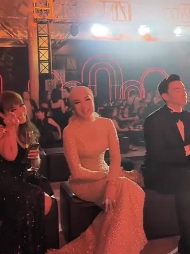 Olla Ramlan kenakan dress ketat (Instagram/ollaramlan)