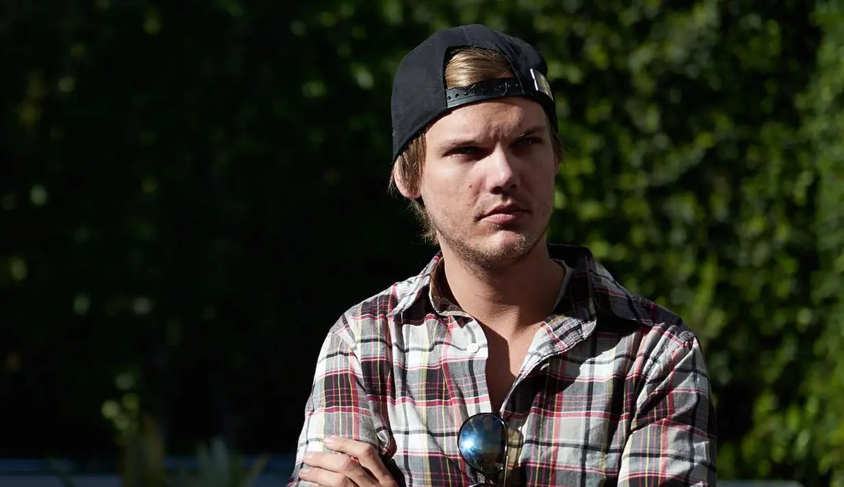 Avicii sendiri meurpakan salah satu DJ sukses di dunia. Akan tetapi dua tahun lalu, ia memutuskan untuk pensiun dari tur konsernya lantaran masalah kesehatan. (Foto: instagram.com/avicii)