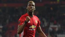 Paul Pogba. Gelandang asal Prancis berusia 29 tahun ini didatangkan Manchester United dari Juventus pada awal musim 2016/2017 dengan nilai transfer mencapai 105 juta euro atau setara Rp1,6 triliun. Juventus sendiri mendatangkan Paul Pogba dari tim U-21 Manchester United pada awal musim 2012/2013 dengan status bebas transfer. Akhir musim 2021/2022 Paul Pogba tidak memperpanjang kontraknya bersama Manchester United dan pergi secara gratis. (AFP/Paul Ellis)