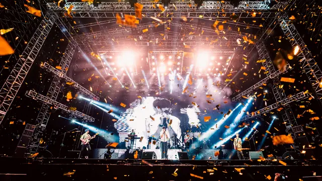 Konser Tour Sheila on 7 Tunggu Aku Di