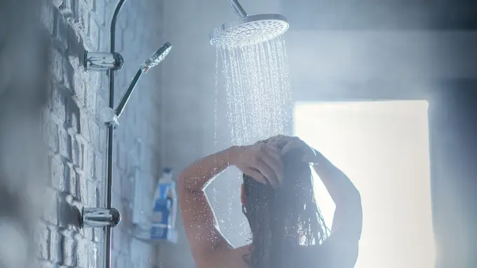 Perawatan Rambut yang Perlu Dilakukan Setelah Keramas, biar Nggak Mudah Rontok dan Patah