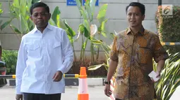 Mantan Mensos dan Sekjen Partai Golkar Idrus Marham berjalan saat tiba di gedung KPK, Jakarta, Jumat (31/8). Idrus Marham diperiksa sebagai tersangka  terkait kasus menerima suap Rp 4,8 miliar proyek PLTU Riau-1. (Merdeka.com/Dwi Narwoko)