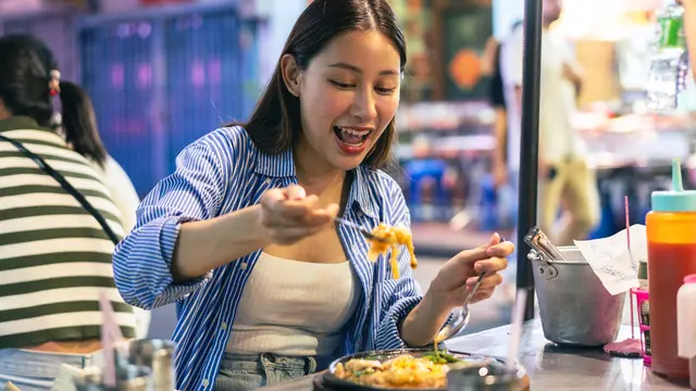 Anti Perut Panas! Ini 5 Trik Santap Kuliner Pedas Tetap Nyaman dan Nikmat