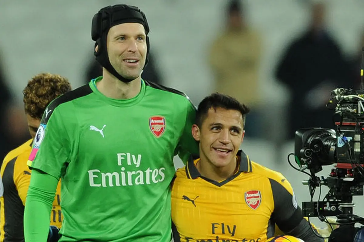 Petr Cech dan Alexis Sanchez (Arsenal)