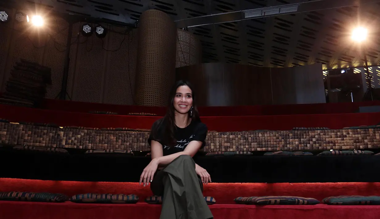 "Sebelumnya aku belum pernah untuk dunia panggung atau teater. Aku sendiri enggak tau kenapa kali ini terpanggil hatinya untuk belajar sesuatu yang baru buat aku. Ini pertama kali buat aku," kata Marsha. (Deki Pryoga/Bintang.com)