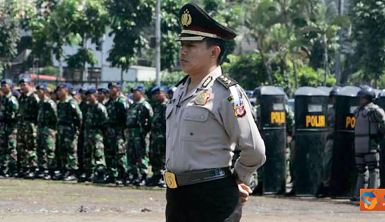 Citizen6, Bandung: Operasi Lilin dalam rangka pengamanan Natal 2011 dan menyambut Tahun baru 2012, dimulai Jum’at (23/12) sampai Minggu (1/1) 2012, akan melibatkan 12.492 dari Polda Jabar yang dibantu TNI dan unsur terkait lainnya. (Pengirim: Pendam3)