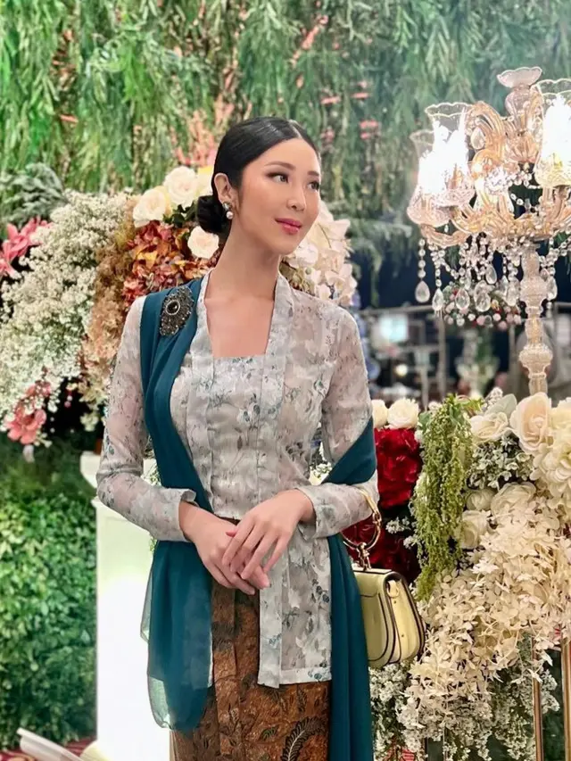 Putu Ayu Saraswati Puteri Indonesia Lingkungan 2020 yang Baru Dilamar Arsyah Rasyid. [@ayusarasw]