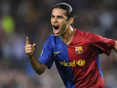 Bek Barcelona, Rafael Marquez, merayakan gol yang dicetaknya ke gawang Sporting Lisbon, pada Liga Champions di Camp Nou, Selasa (16/9/2008). Eks bintang Barcelona ini mendapat sanksi dari Departemen Keuangan AS karena kasus narkoba. (AFP/Lluis Gene)