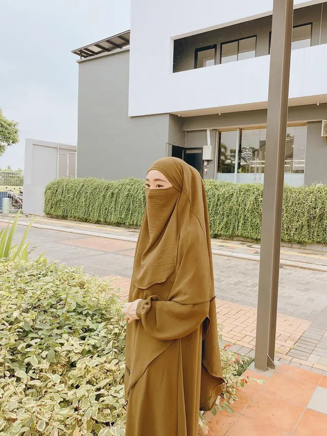 Selain Nadzira Shafa, Ini Potret 8 Seleb yang Tampil Memesona Pakai Cadar