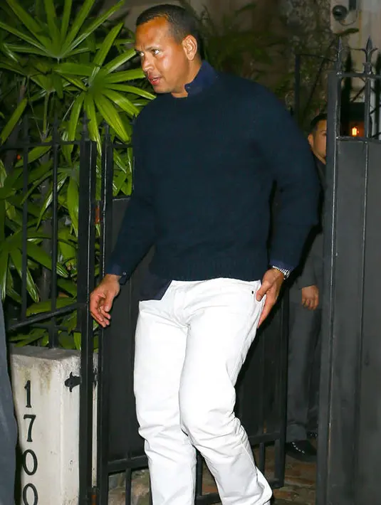 Seorang sumber mengatakan, jalinan pernikahan atau tunangan nampaknya akan jauh jika dilakukan di tahun ini dan sepertinya akan terjadi di tahun 2018 atau 2019. Mereka adalah pasangan yang realistis. (doc. Aceshowbiz)