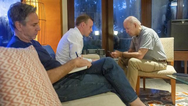 Presiden Joe Biden telepon Presiden Polandia Andrzej Duda. (Adam Schultz/Gedung Putih melalui AP)