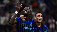 Penyerang Inter Milan asal Prancis #09 Marcus Thuram merayakan gol bersama penyerang Inter Milan asal Argentina #10 Lautaro Martinez (kanan) setelah mencetak gol keempat timnya dalam pertandingan Serie A Italia antara Inter Milan dan Torino di Stadion San Siro, Milan, pada 25 Agustus 2025. (Piero CRUCIATTI/AFP)