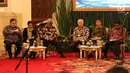 Sejumlah menteri menghadiri Rapat Kabinet Paripurna di Istana Negara, Jakarta, Senin (5/3). Rapat kabinet paripurna yang dibuka oleh Presiden Jokowi ini membahas kerangka ekonomi makro serta pokok-pokok Kebijakan Fiskal 2019. (Liputan6.com/Angga Yuniar)