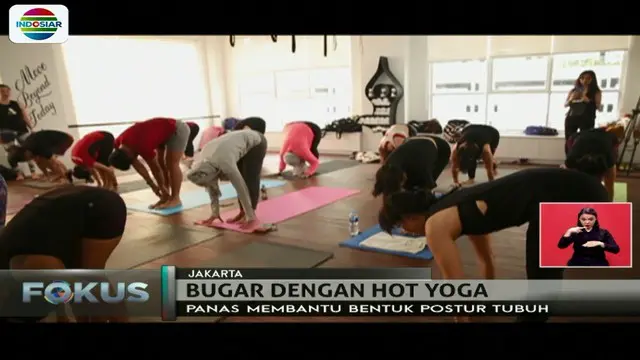 Sesi hot yoga dimulai dengan melakukan pranayama breathing atau latihan pernafasan.