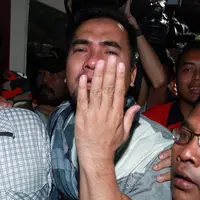 Sejak di jemput Kamis pagi, penyanyi dangdut Saipul Jamil resmi mendekam di Polsek Kelapa Gading, Jakarta Utara. (Deki Prayoga/Bintang.com)