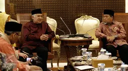 Ketua DPR Ade Komarudin (kanan) saat berbincang dengan Ketua PIM Din Syamsudin di Gedung Parlemen, Senayan, Jakarta, Jumat (20/5).Ini sebuah gerakan masyarakat Indonesia yang bersifat lintas agama, suku, profesi, dan gender. (Liputan6.com/JohanTallo)