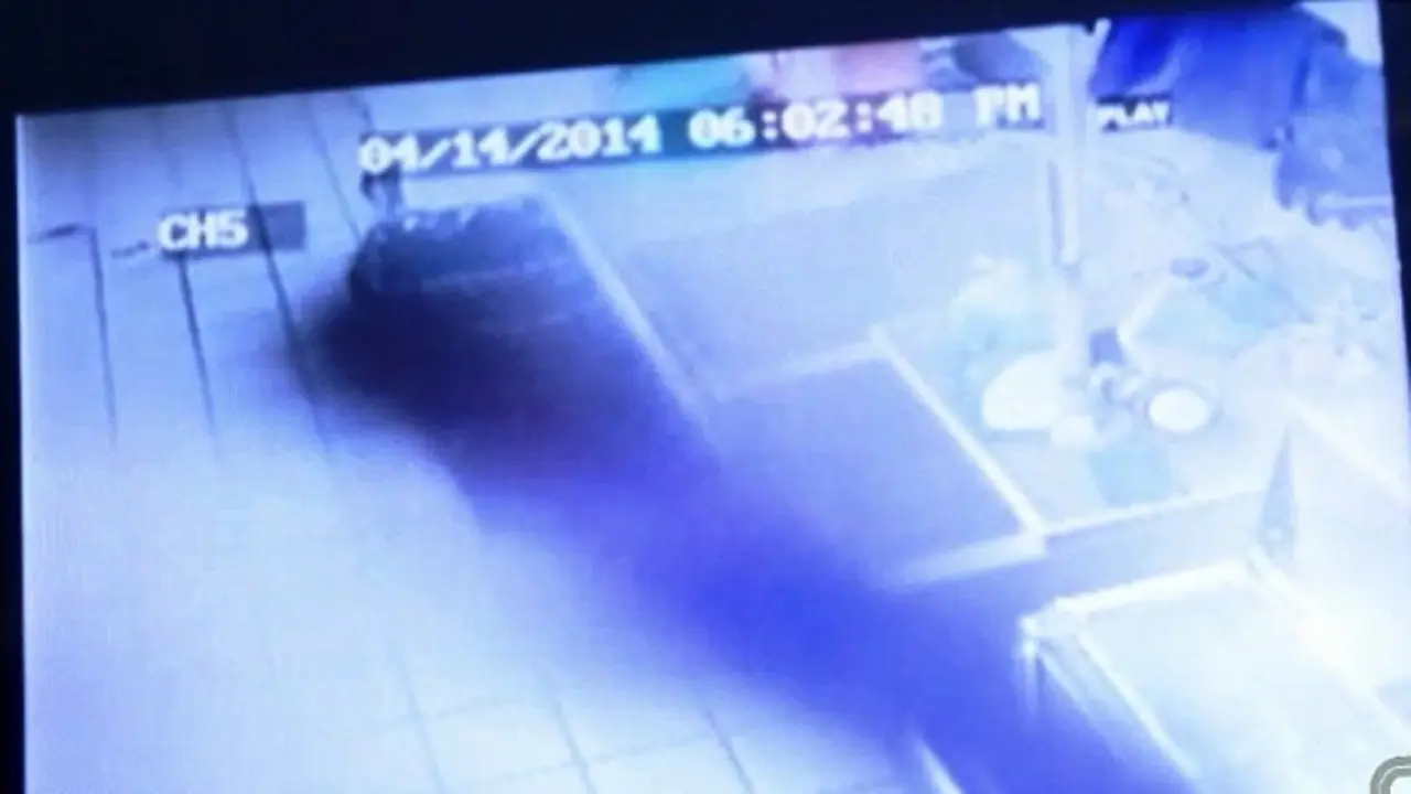 Bayangan hitam di CCTV.