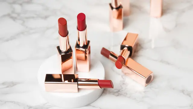 10 Penyebab Bibir Kering dan Pecah-Pecah yang Jarang Disadari Beserta Cara Mudah untuk Mengatasinya