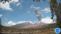 Gunung Lewotobi Laki-Laki di Flores Timur NTT kembali meletus hebat pada Jumat siang (2/5/2025), pujul 11.07 Wita. (Liputan6.com/ Dok PVMBG)