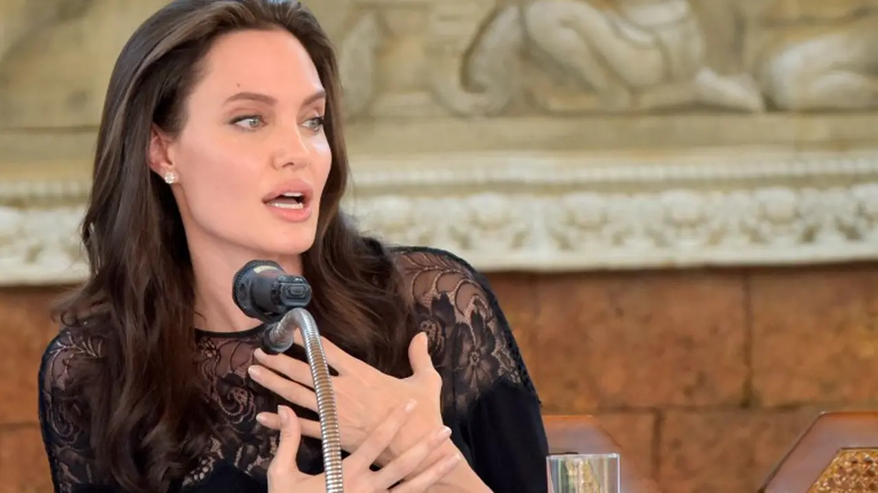 [Bintang] Angelina Jolie