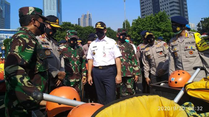 Gubernur Anies Baswedan memimpin apel siaga banjir bersama jajaran TNI, Polri, dan Pemprov DKI Jakarta. (Dok Humas Polda Metro Jaya)