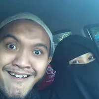 Indadari mengaku masih sayang pada suaminya, Caisar. Cerita sedih dirasakan saat sedang dirawat di rumah sakit, ia harus menerima talak satu dari suami yang menikahinya sejak tiga tahun silam. (Instagram/caisar_yang_belomsempurna)