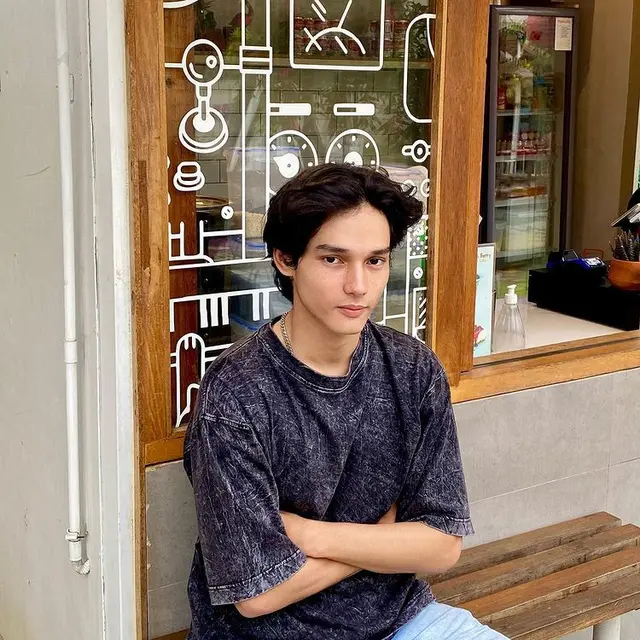6 Potret Kevin Faulky 'Dari Jendela SMP', Disebut Mirip Member TXT
