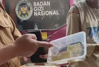 Viral Video Menu MBG Lele Disebut Masih Hidup Ditolak SMA Pamekasan. (tangkapan layar instagram)