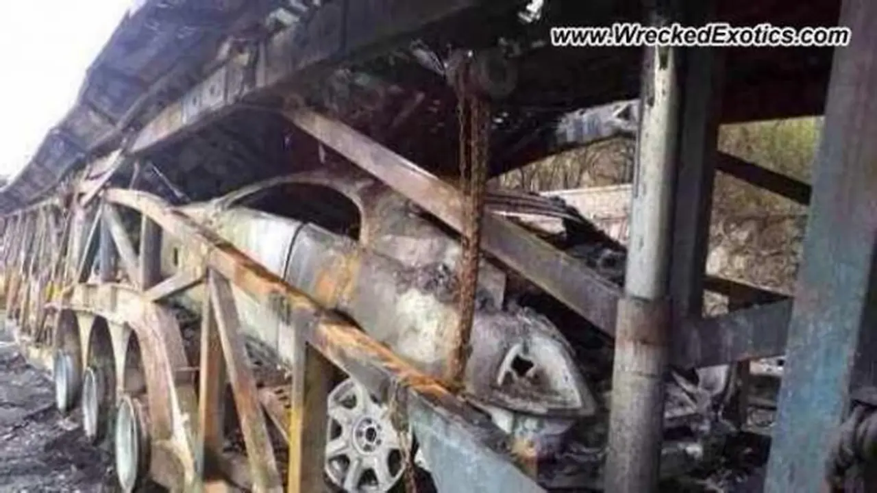 Truk Trailer Terbakar, Rolls Royce dan Porsche Ikut Hangus