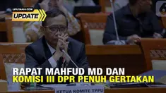 Hujan interupsi dan debat panas sempat terjadi saat rapat dengar pendapat atau RDP Komisi III DPR dengan Menteri Koordinator Politik, Hukum, dan Keamanan atau Menko Polhukam Mahfud Md.